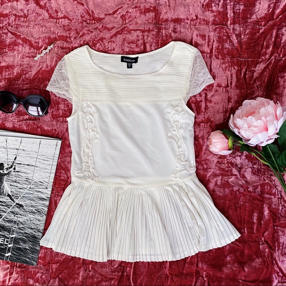 Bebe white short sleeve lace top (xs)